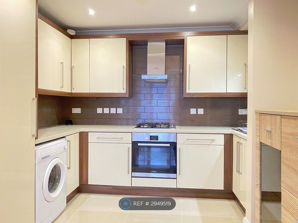 Property photo 2 of 8 Kitchen