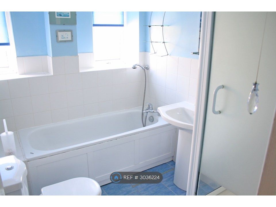 Property photo 3 of 4 Bathroom