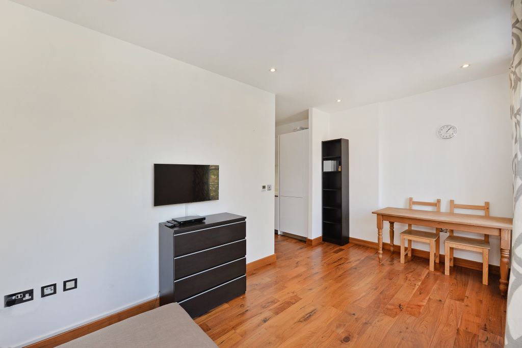Property photo 2 of 6 Gallery