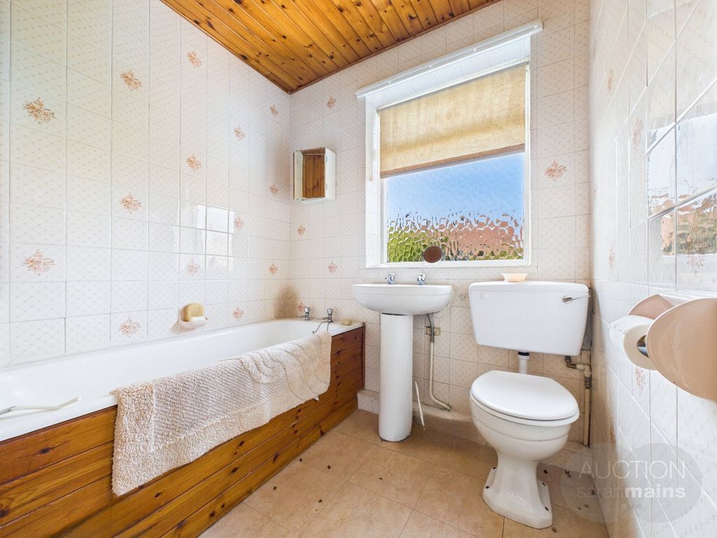 Property photo 2 of 13 Bathroom