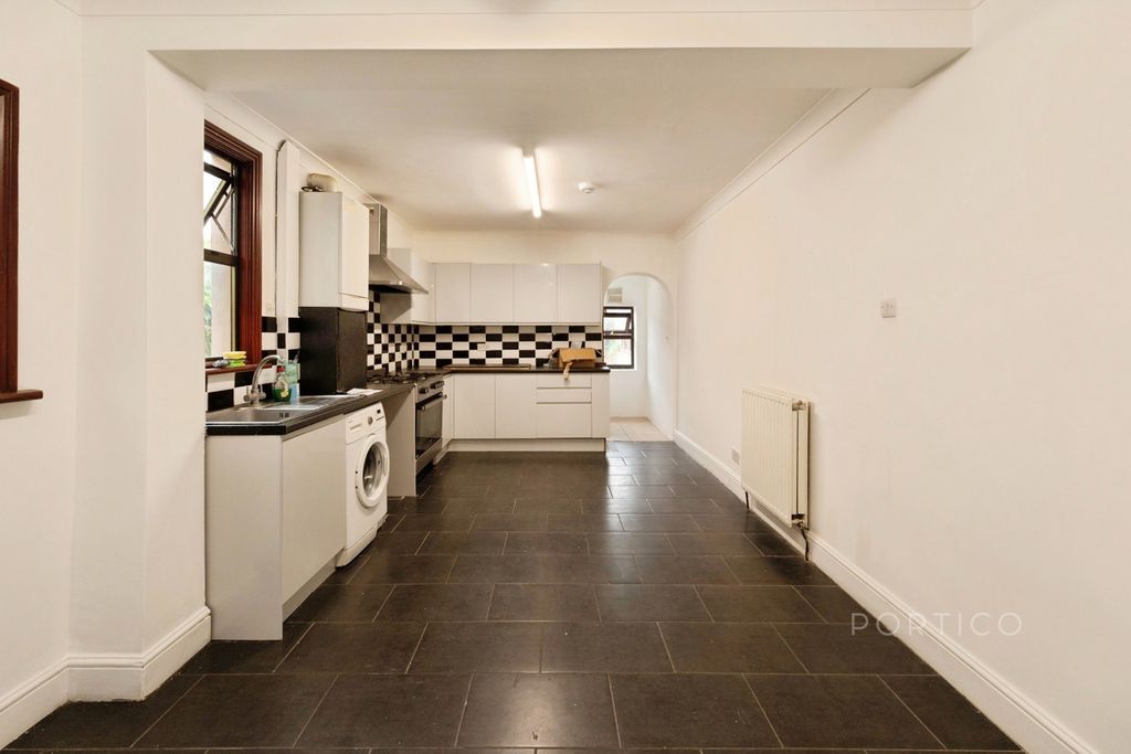 Property photo 3 of 20 Kitchen 1
