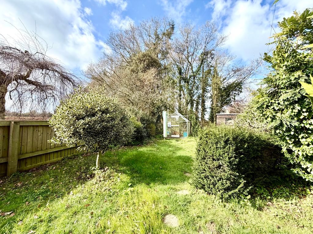 Property photo 2 of 12 Garden