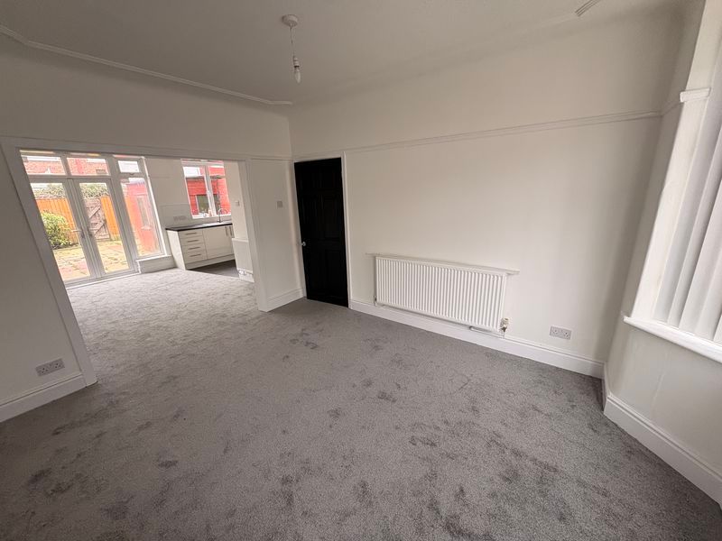 Property photo 3 of 14 Through Lounge (Front)