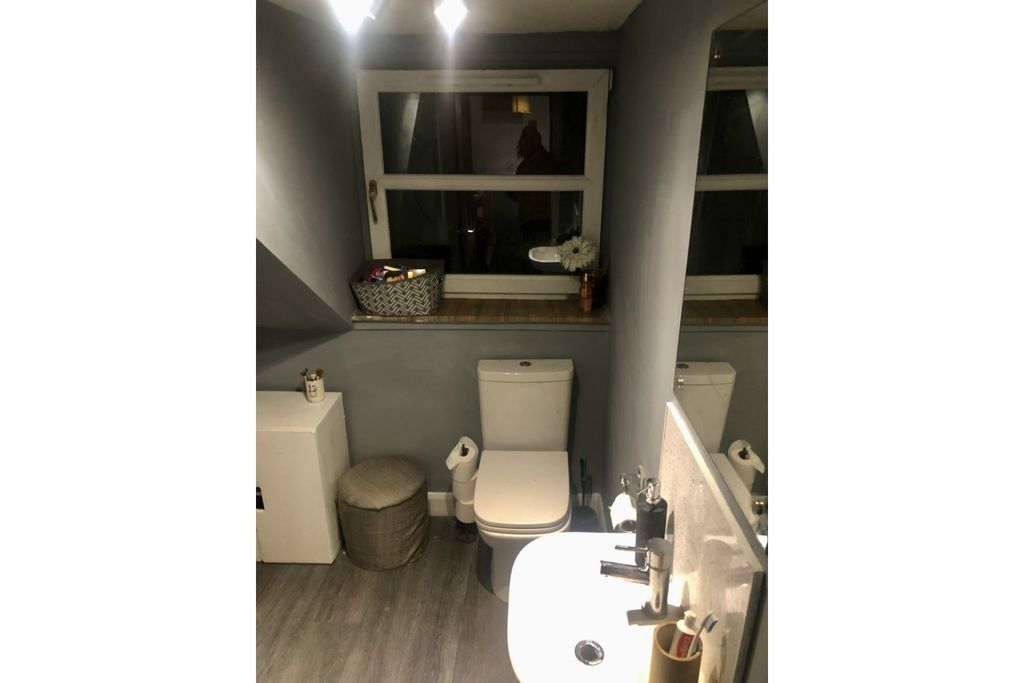 Property photo 1 of 2 Shower Room