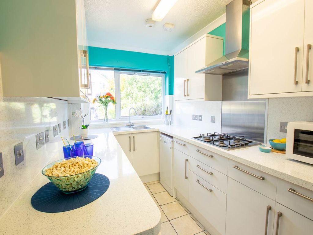 Property photo 3 of 16 Kitchen