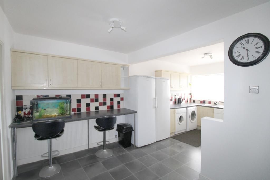 Property photo 3 of 17 Kitchen