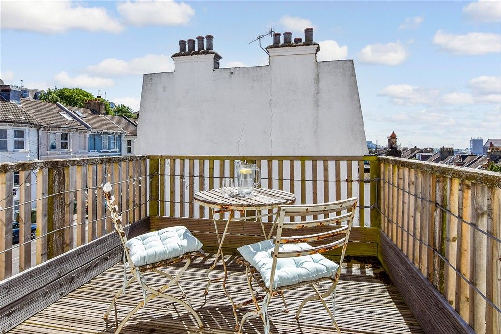 Property photo 2 of 10 Balcony / Terrace