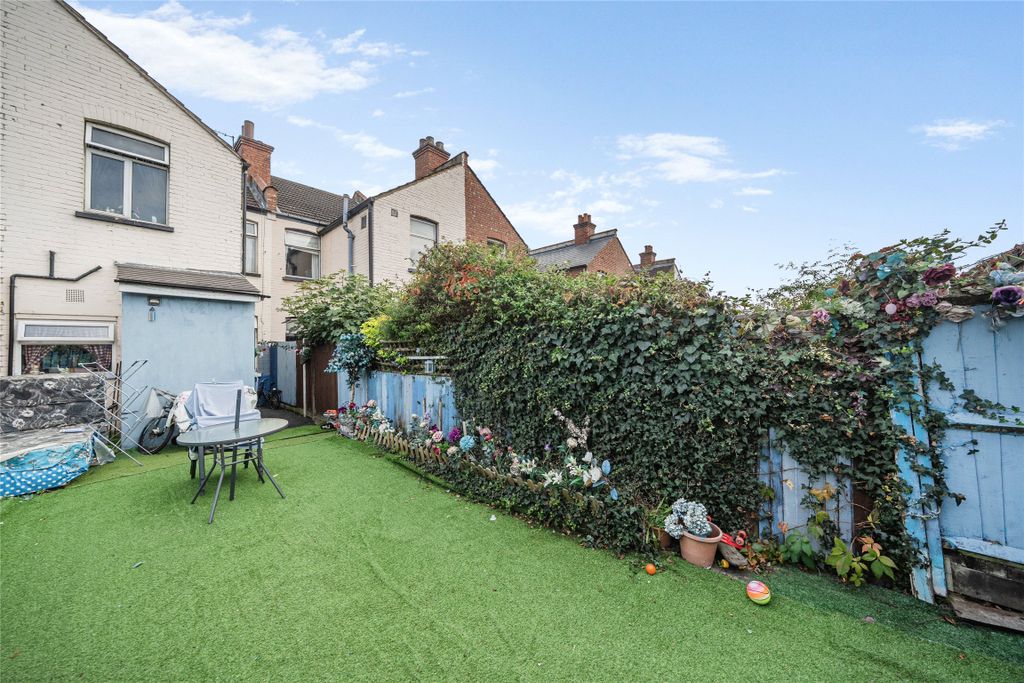 Property photo 2 of 9 Picture No. 17