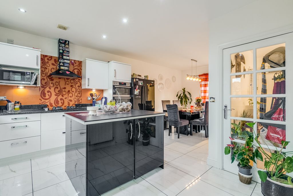 Property photo 2 of 42