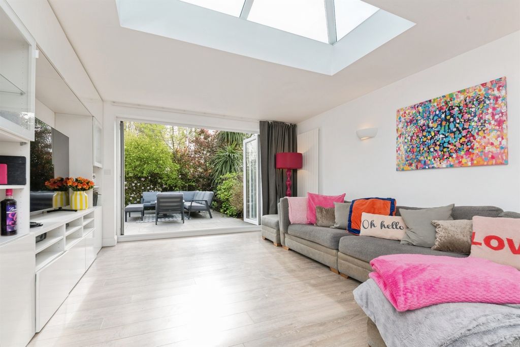 Property photo 3 of 20