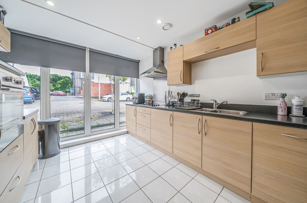 Property photo 2 of 21 1297166-8-684Aa3E...