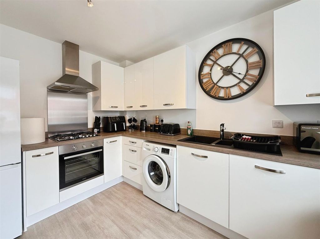 Property photo 2 of 25 Kitchen