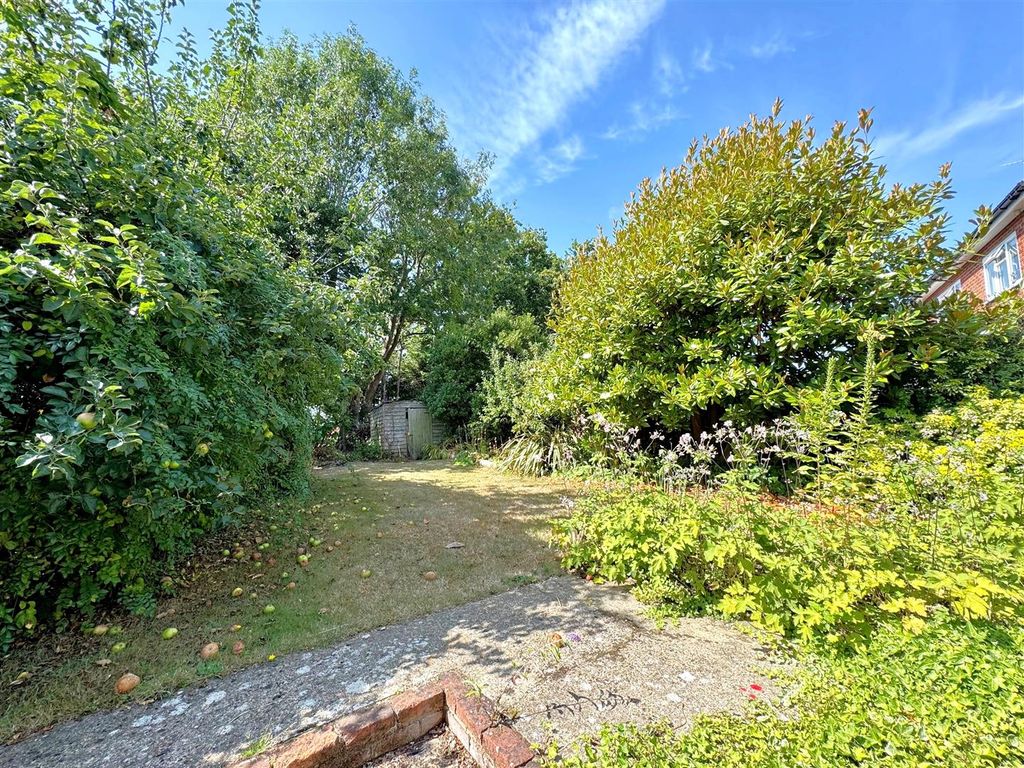 Property photo 3 of 14 Garden.Jpg