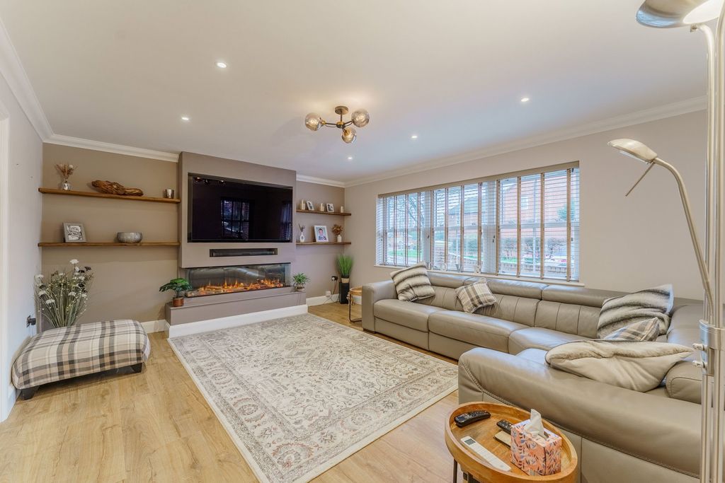 Property photo 2 of 35