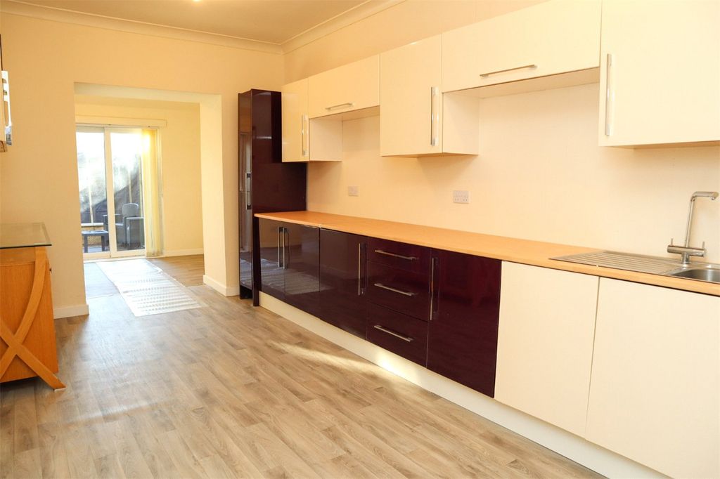 Property photo 2 of 24 Kitchen