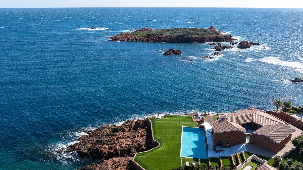 Property photo 2 of 40