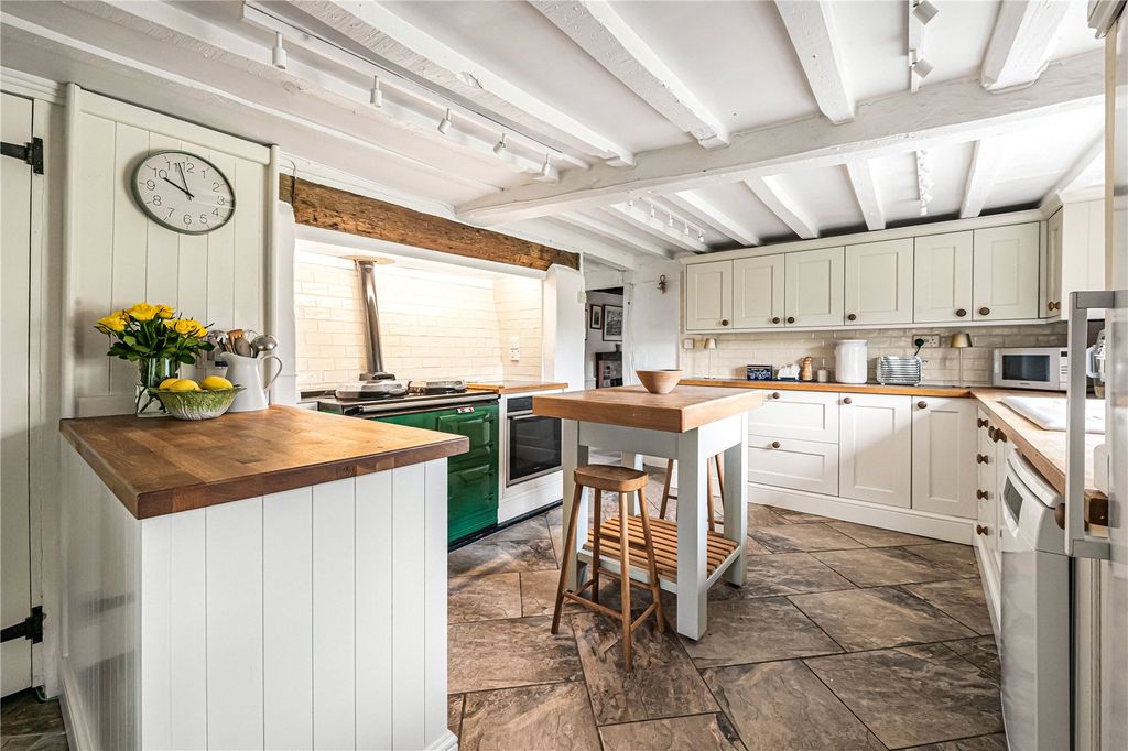 Property photo 2 of 31 Kitchen