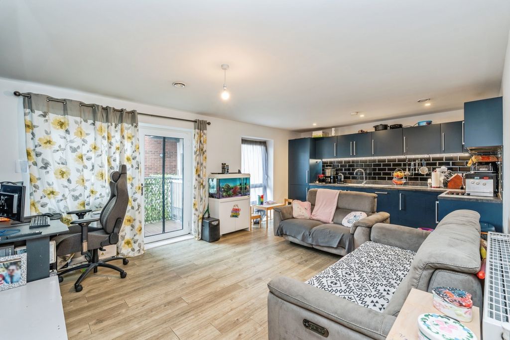 Property photo 3 of 13 Pbox-Img.Jpg
