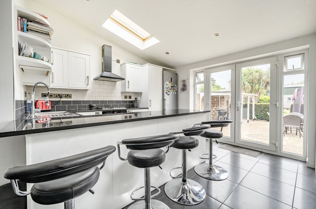 Property photo 1 of 21 1325205-11-68793A...