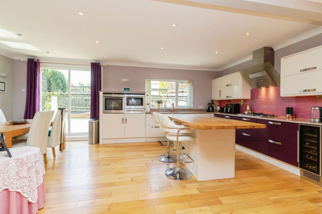 Property photo 3 of 17 Dining Kitchen