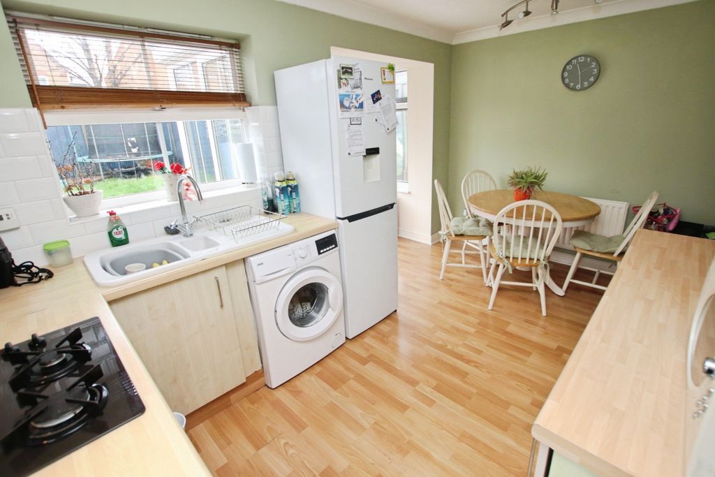 Property photo 2 of 19 4667591