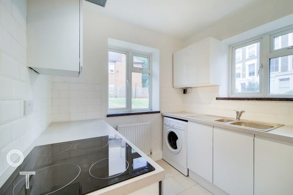 Property photo 2 of 9 Kitchen