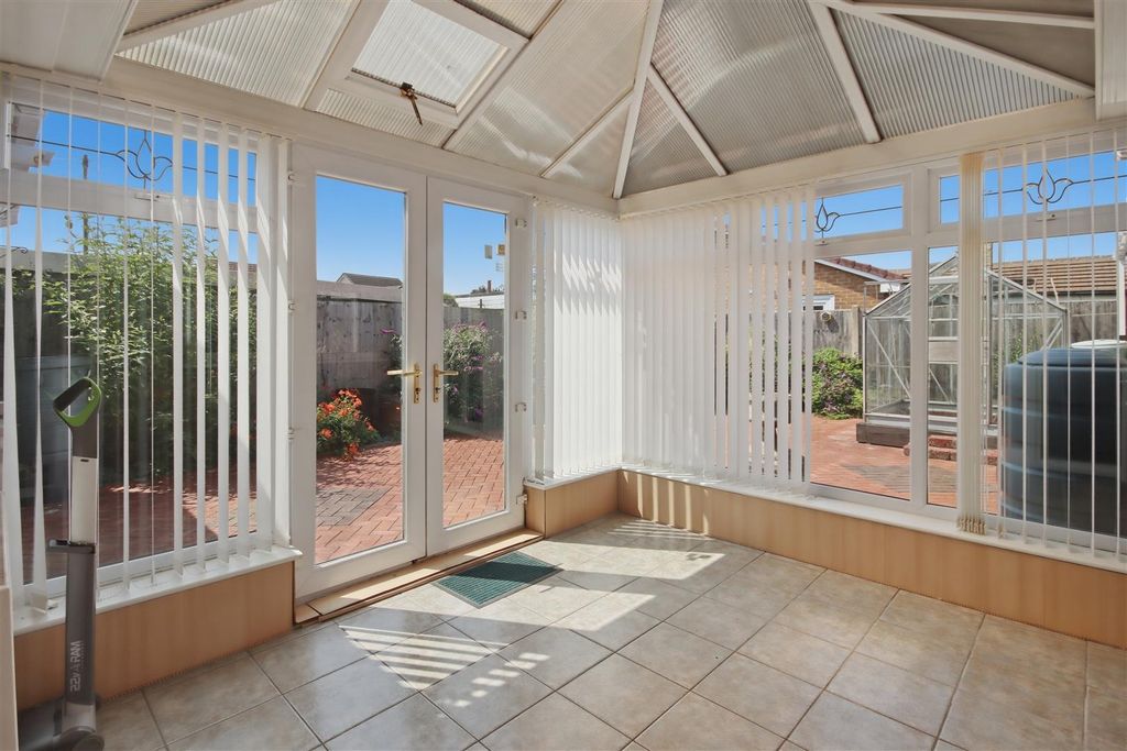 Property photo 3 of 19 Conservatory