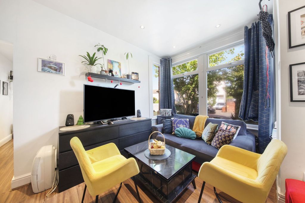 Property photo 3 of 16