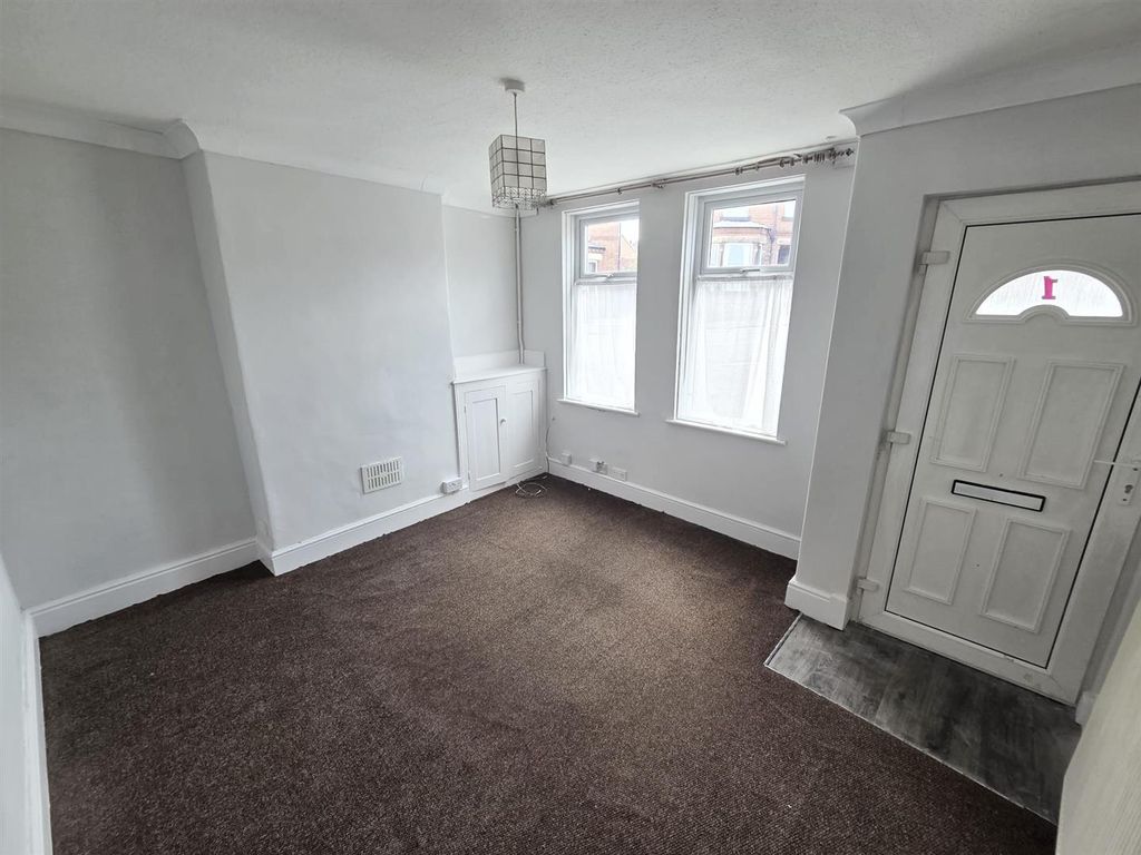Property photo 2 of 12 Living Room