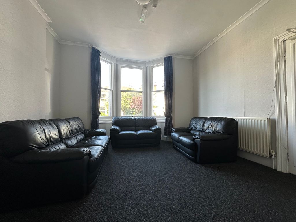 Property photo 3 of 9 Image
