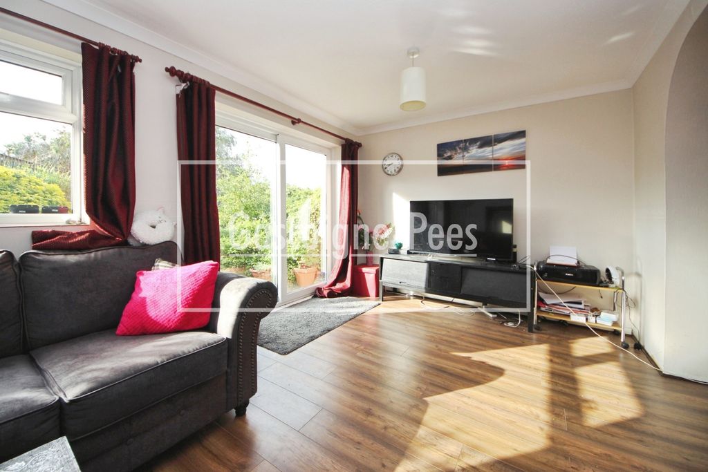 Property photo 2 of 13