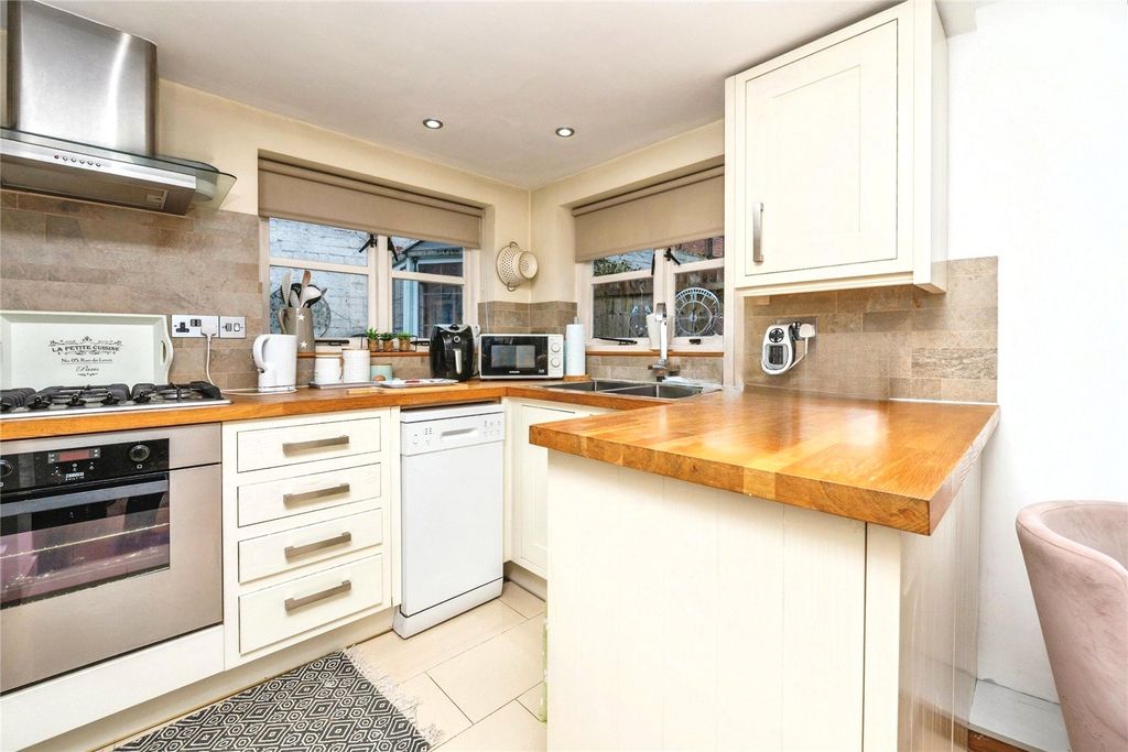 Property photo 3 of 14 Kitchen