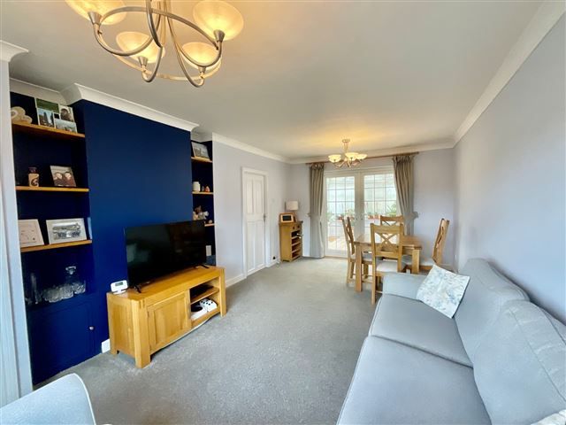 Property photo 3 of 21 Lounge