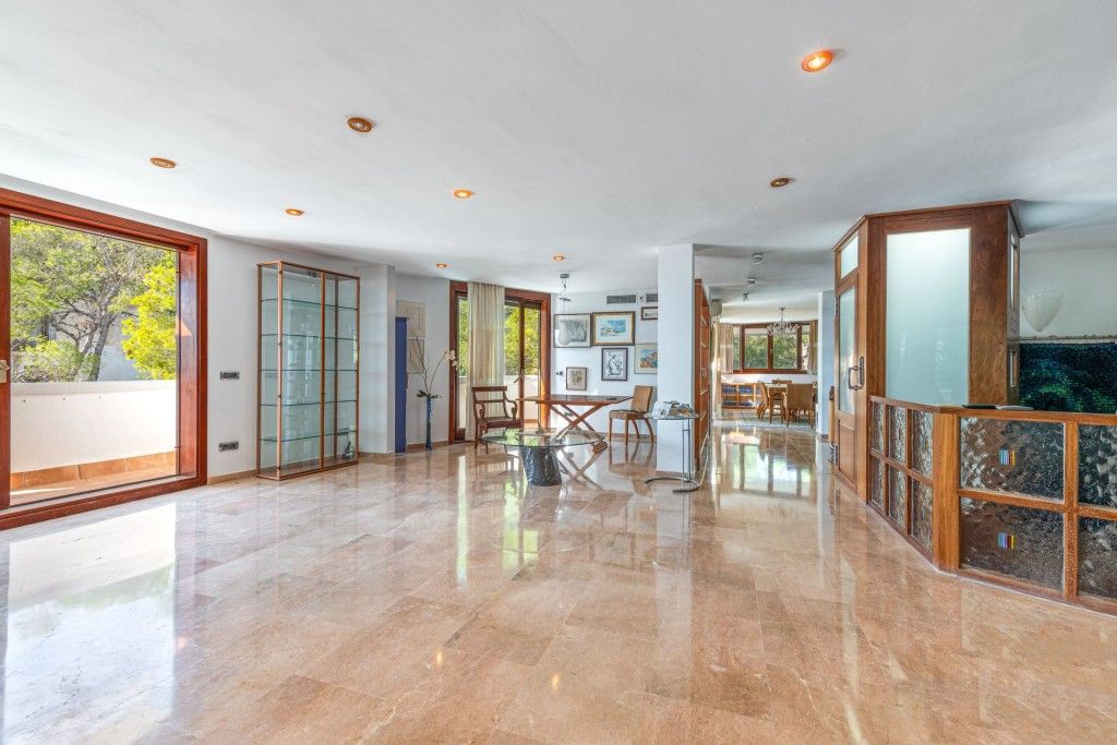 Property photo 3 of 17 Living