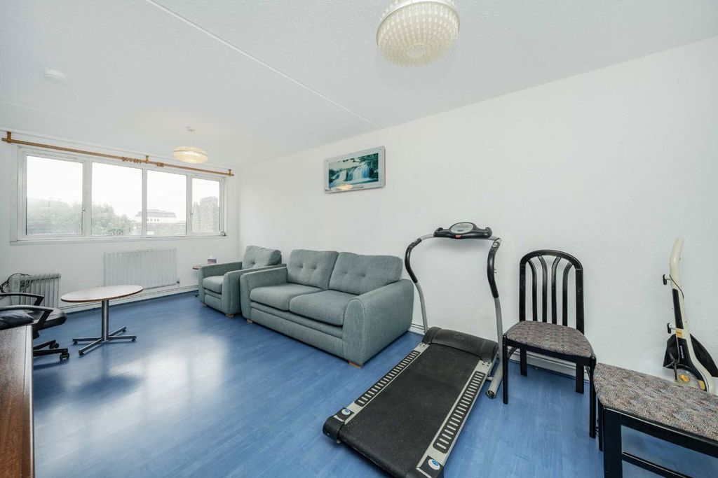 Property photo 1 of 5