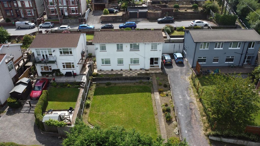 Property photo 2 of 31