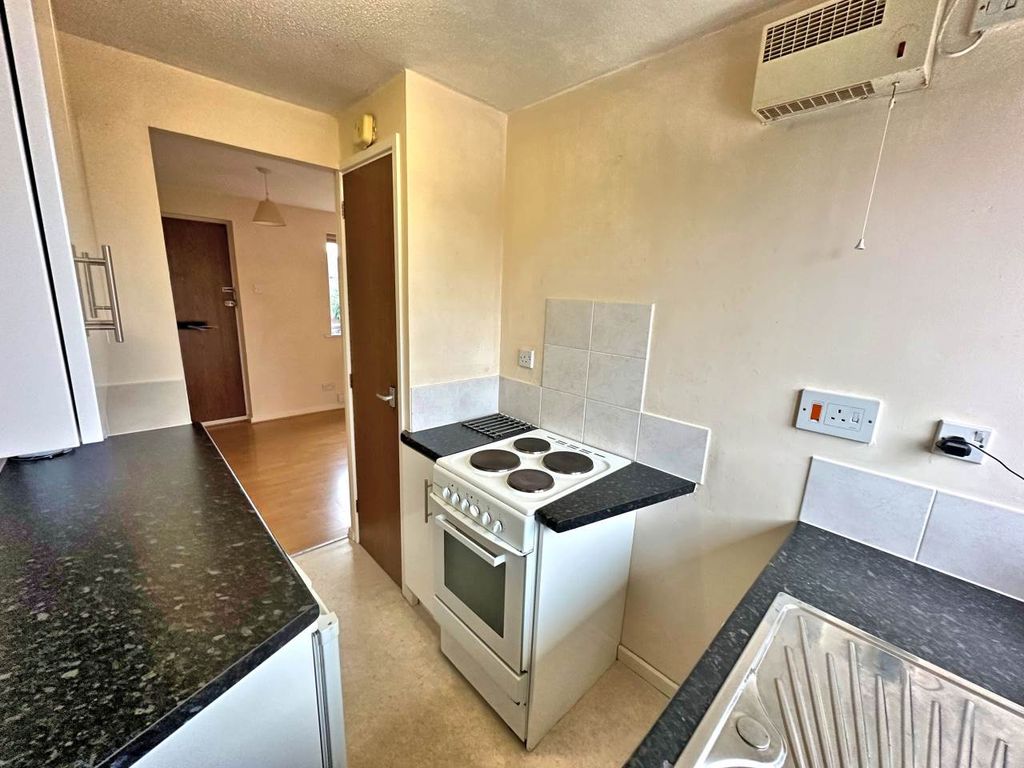 Property photo 2 of 13 Kitchen 1