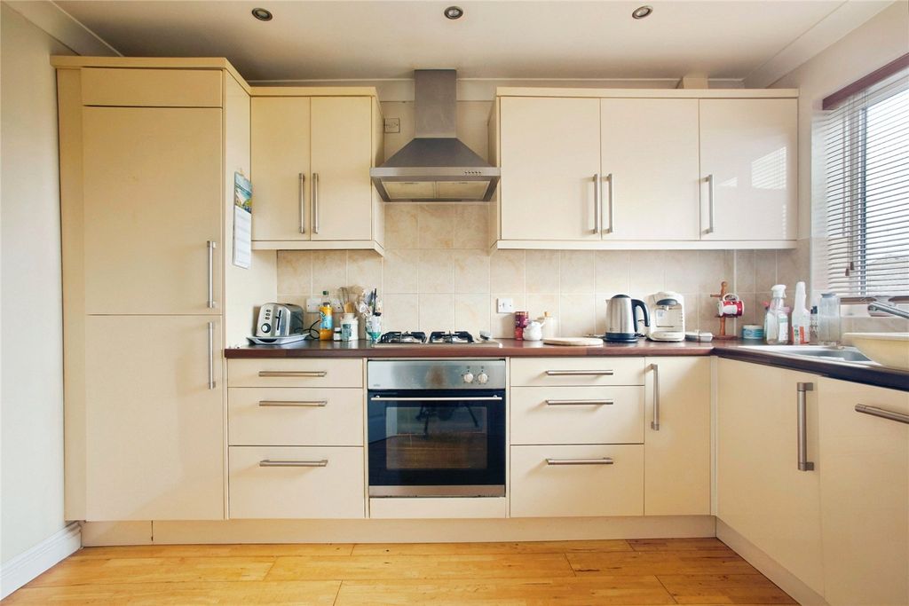 Property photo 2 of 21 Picture No. 13