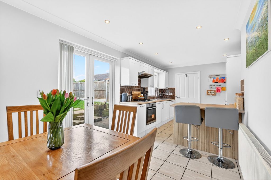 Property photo 2 of 21