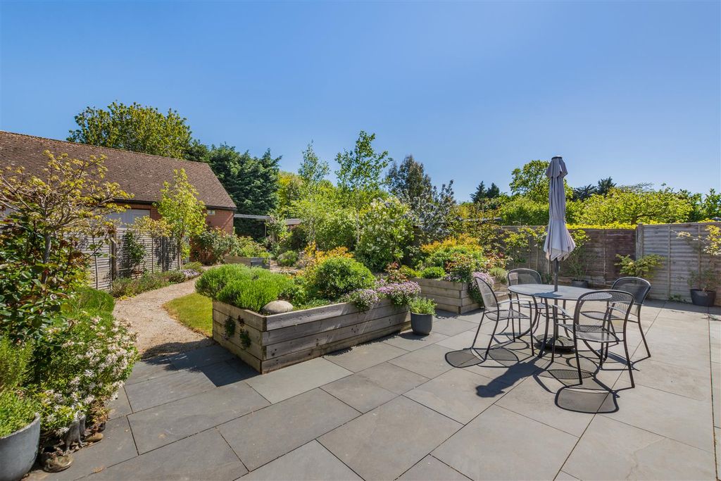 Property photo 3 of 21 8689855-Exterior05.Jpg