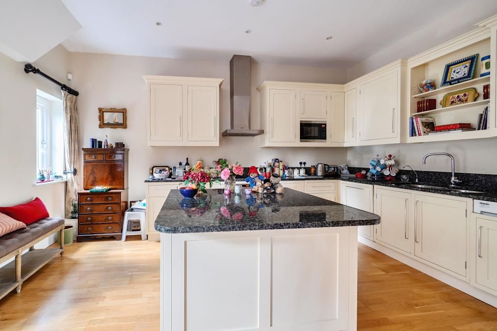 Property photo 3 of 27 Kitchen