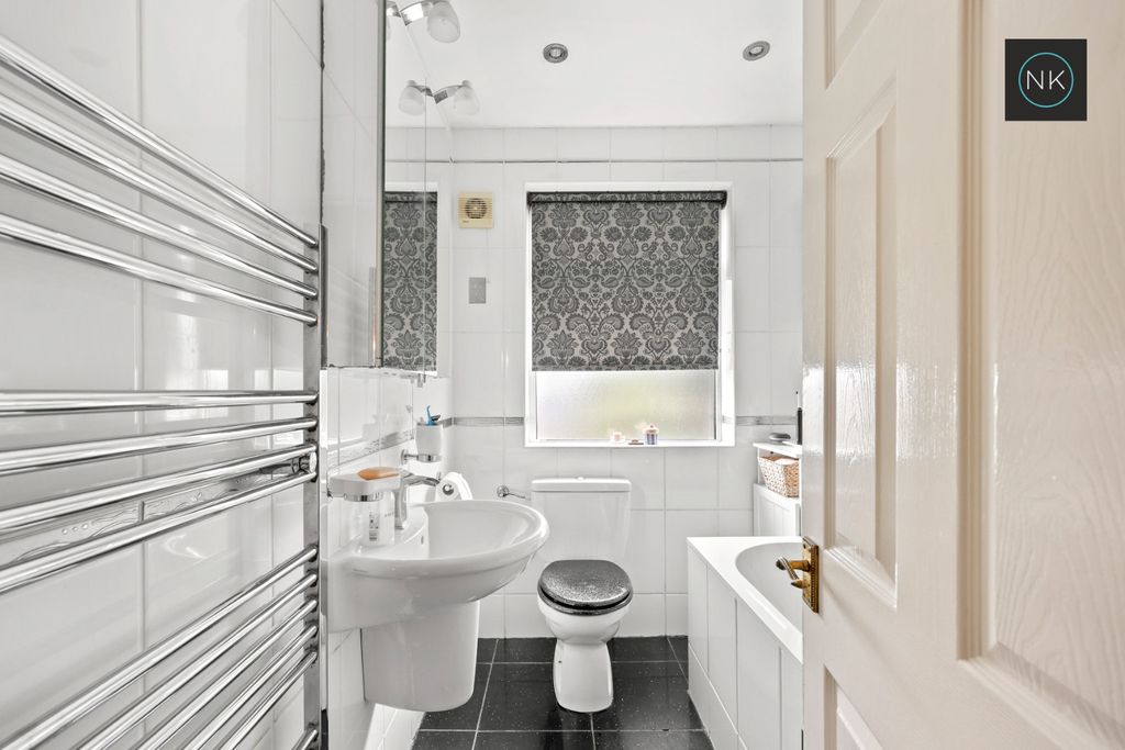 Property photo 3 of 29 4702216