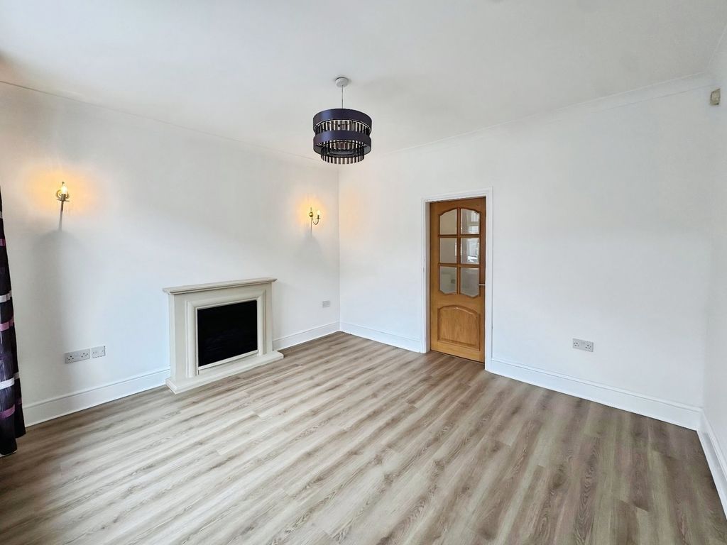 Property photo 2 of 10 Living Room