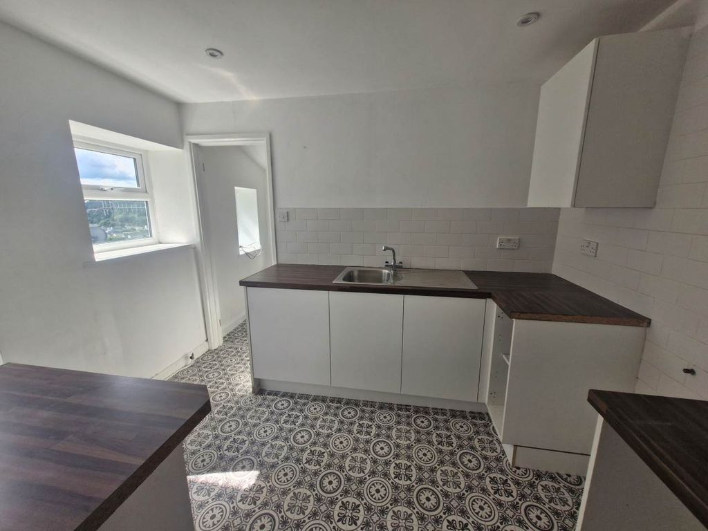 Property photo 3 of 10 Kitchen Jub