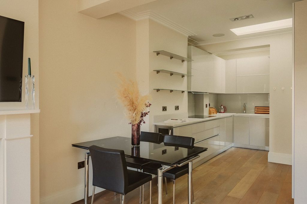 Property photo 3 of 11 Kitchen