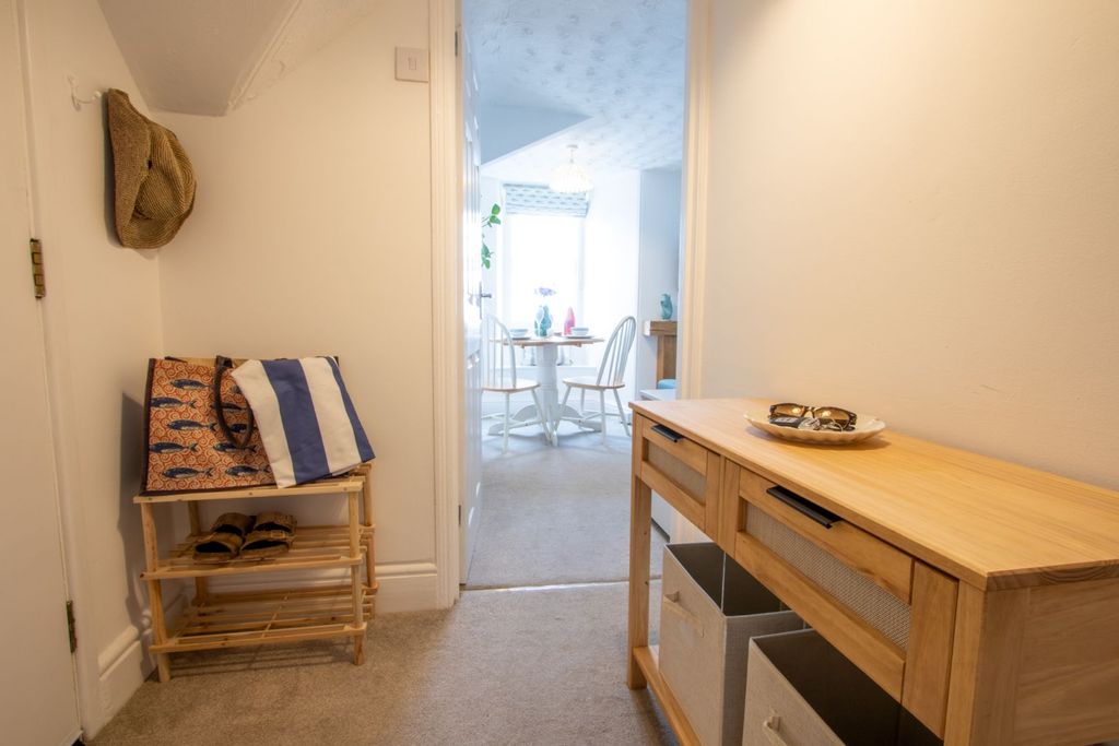 Property photo 3 of 42