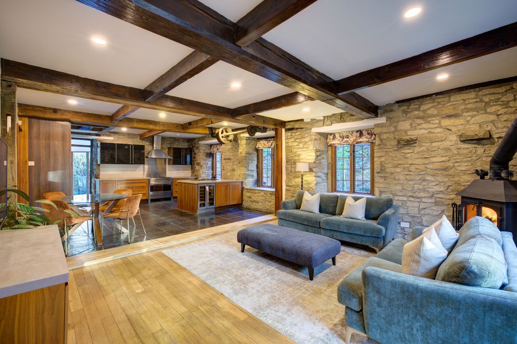 Property photo 1 of 24