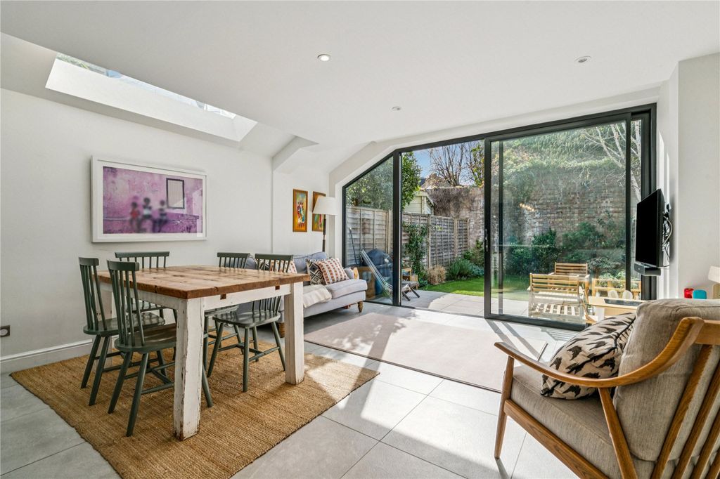 Property photo 2 of 10 Picture No. 32
