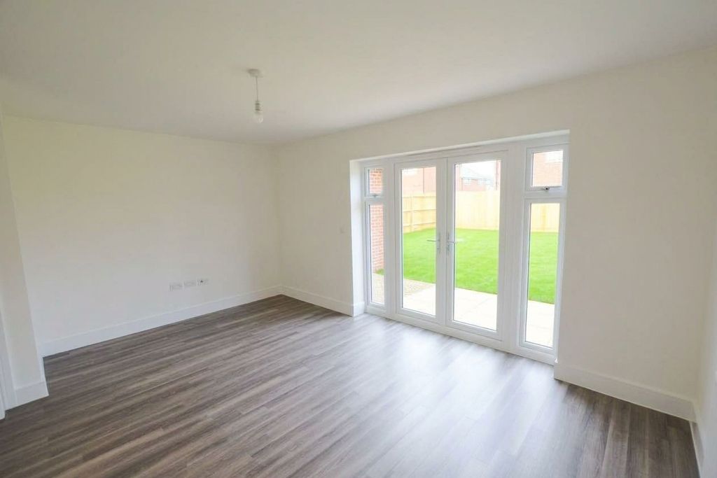 Property photo 3 of 7 Living Room