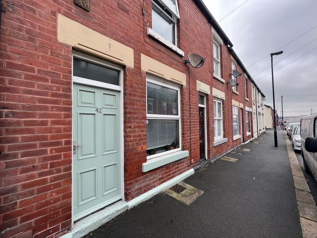 Property photo 1 of 12